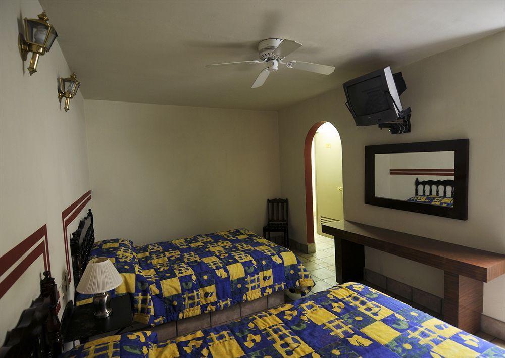 Hotel Arboledas Industrial Guadalajara Buitenkant foto