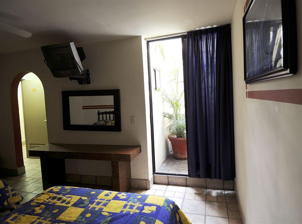 Hotel Arboledas Industrial Guadalajara Buitenkant foto