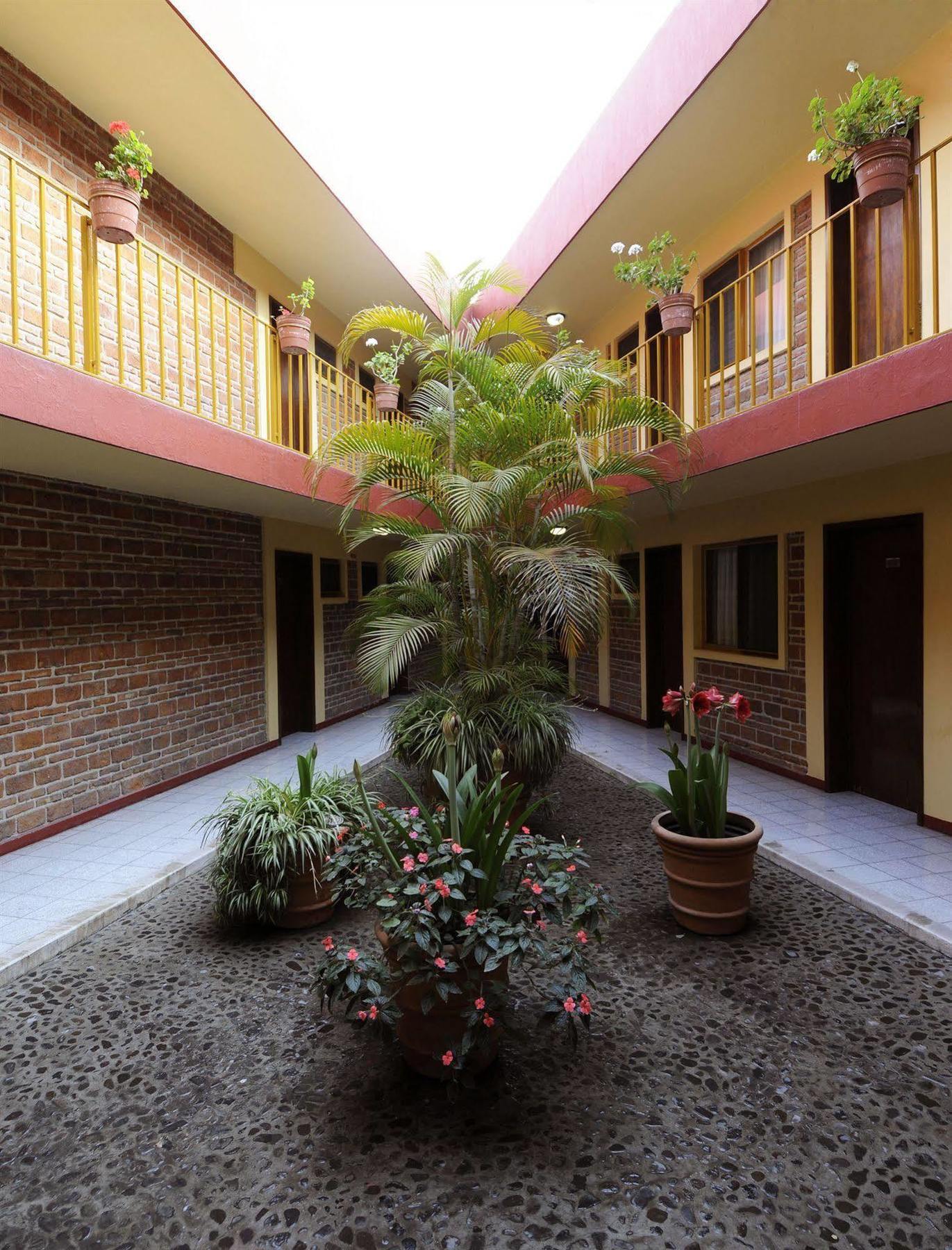 Hotel Arboledas Industrial Guadalajara Buitenkant foto