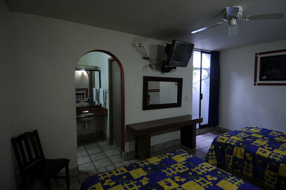 Hotel Arboledas Industrial Guadalajara Buitenkant foto